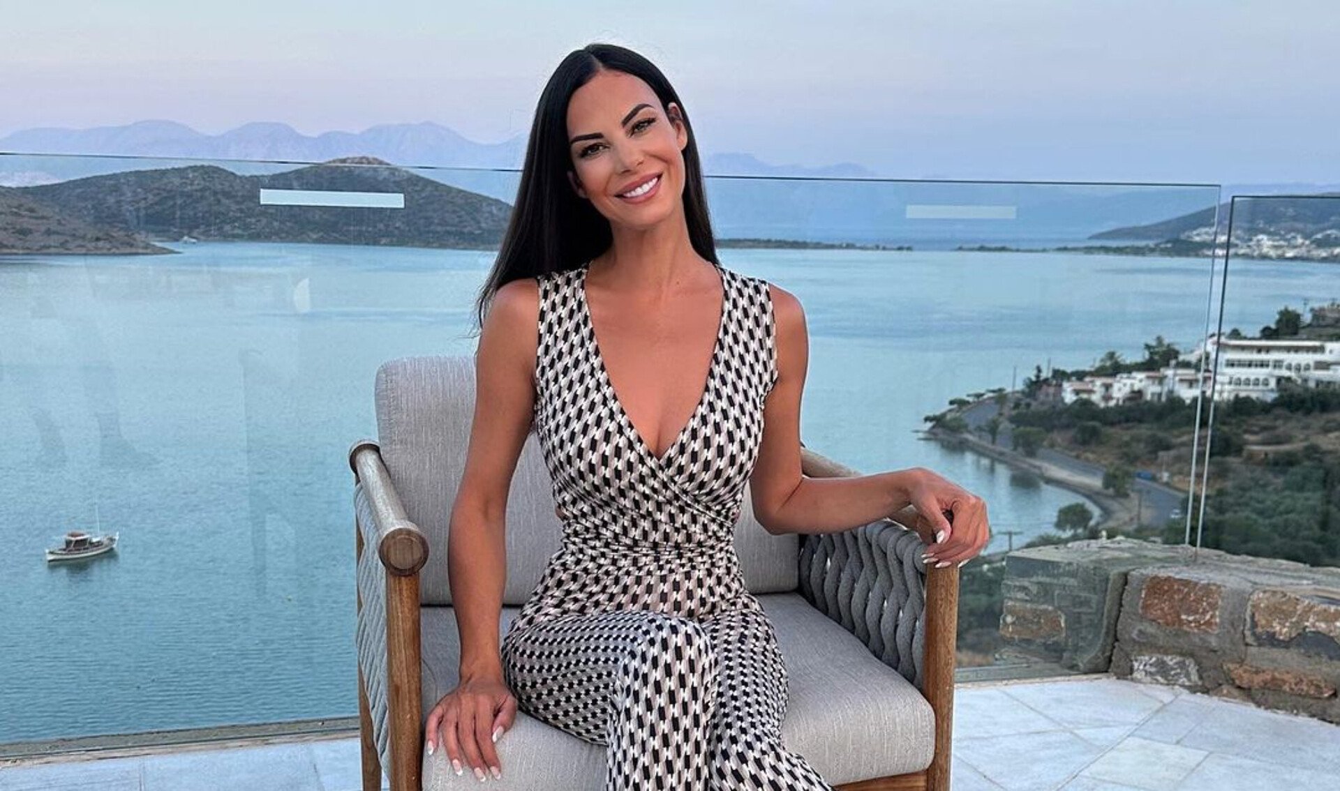 Ε.Βατίδου για Α.Κούγια: «Δούλευα για να πηγαίνει με γκόμενες στα μπουζούκια και να πετάει λουλούδια»