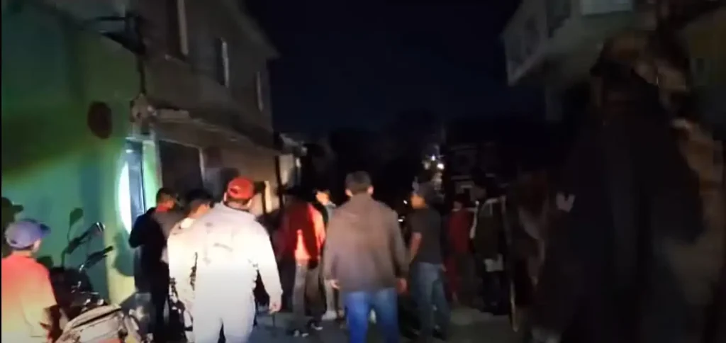 Βίντεο: Οργισμένο πλήθος λιντσάρει 5 υπόπτους για κλοπές μετά τους φονικούς σεισμούς στην Γουατεμάλα