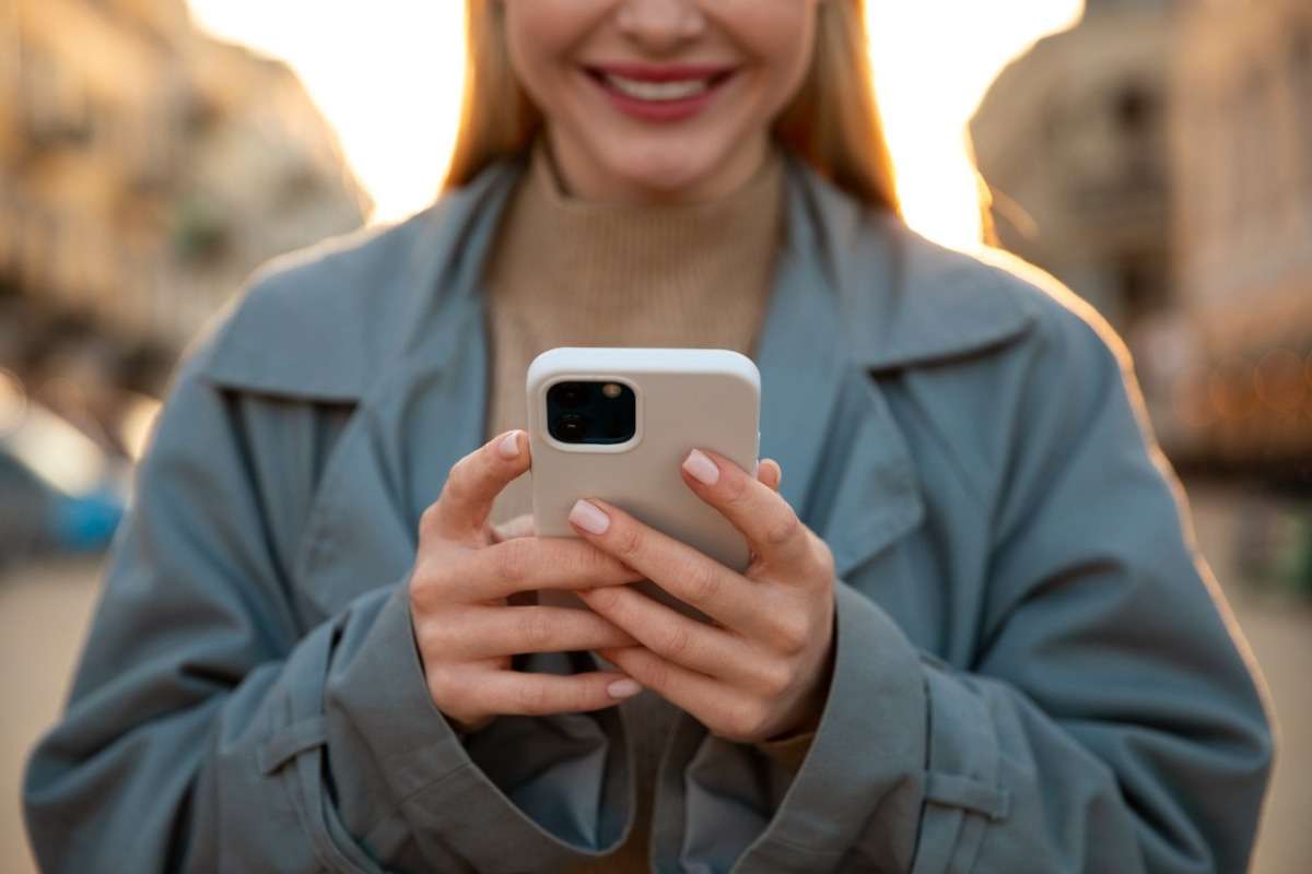 Καλύτερα να την κλείσετε: Η λειτουργία στο κινητό που μπορεί να σας καταγράφει