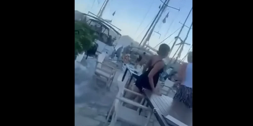 Μαγνησία: Η στιγμή που ο κυματισμός από θαλαμηγό προκαλεί ζημιές σε δεμένα σκάφη (βίντεο)