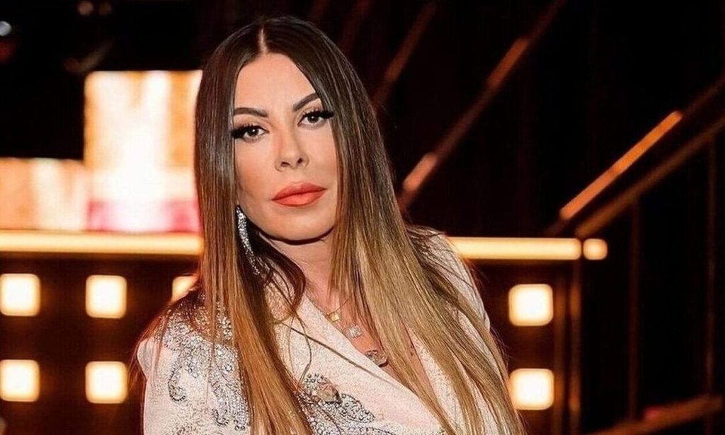 Α.Δημητρίου: Πoζάρει με ολόσωμο μαγιό στην παραλία – «Και μην ακούσω τίποτα» (φωτο)