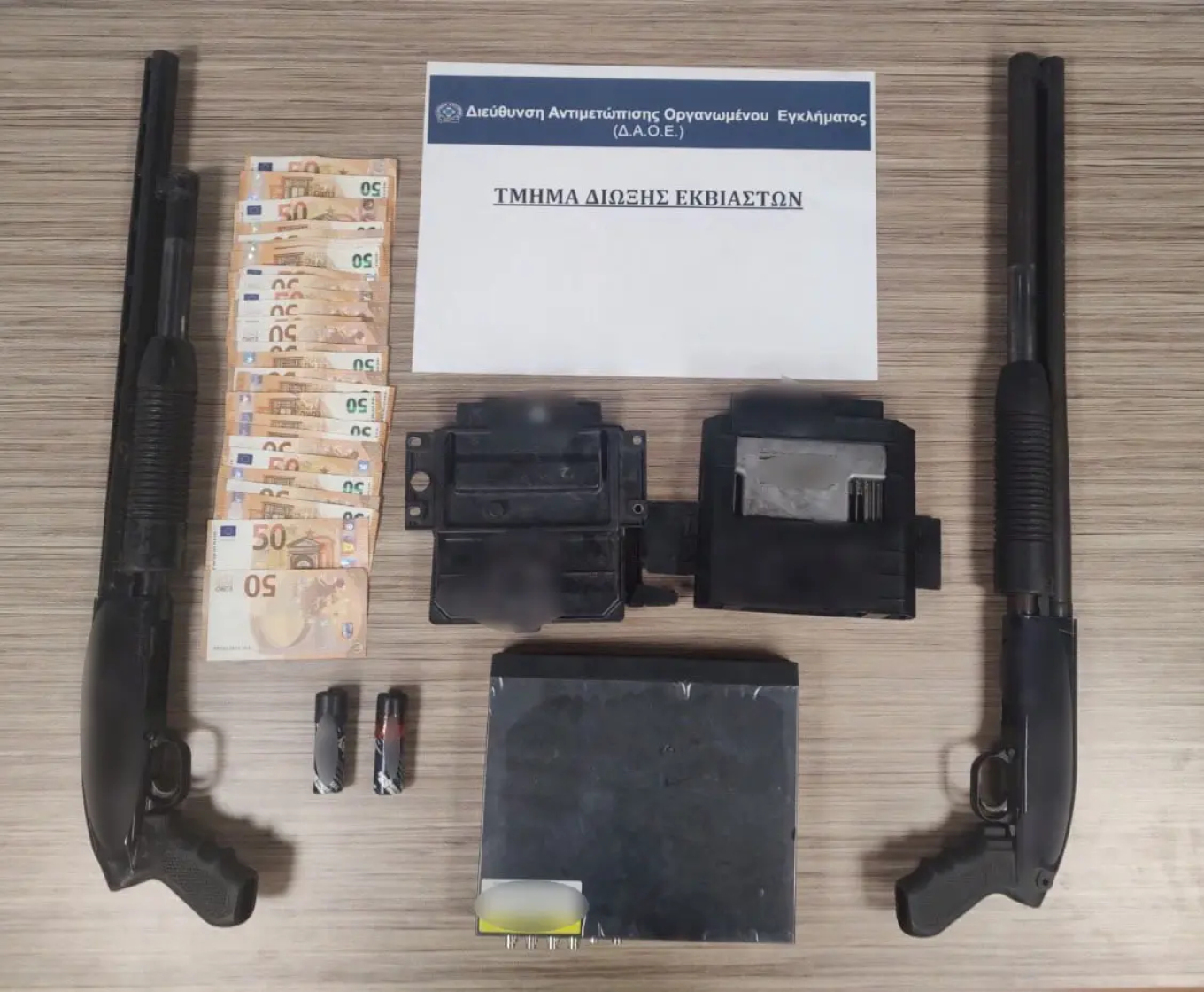 Γνωστός TikToker συνελήφθη για εκβιασμό: Αστυνομικοί βρήκαν & καραμπίνες – Τους χτύπησε την στιγμή της σύλληψής του