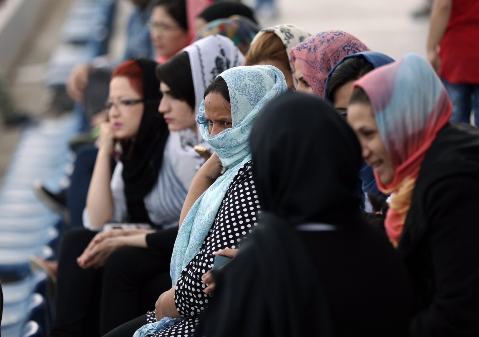 Μαροκινός μετανάστης αρπάζει γυναίκα γιατί την θεωρεί «του δρόμου» επειδή δεν φορά μαντίλα! (βίντεο)