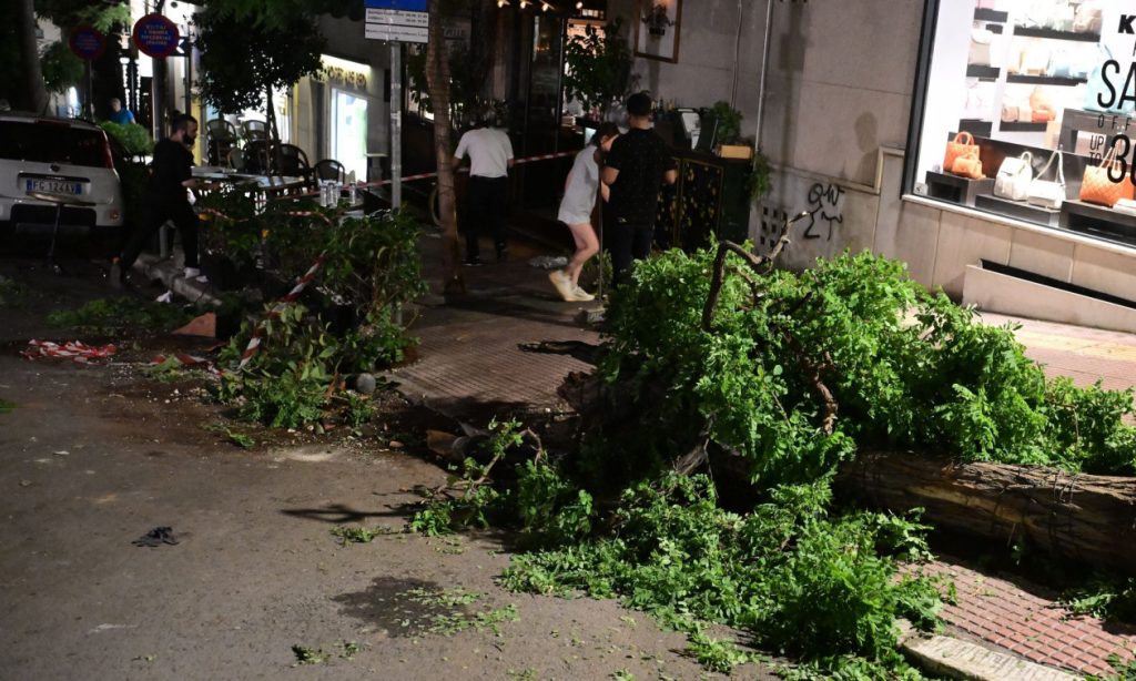 Τροχαίο στο Κολωνάκι: Ανακοίνωση ΚΑΤ για την κατάσταση των 6 από τους 12 τραυματίες – Στη ΜΕΘ 46χρονος