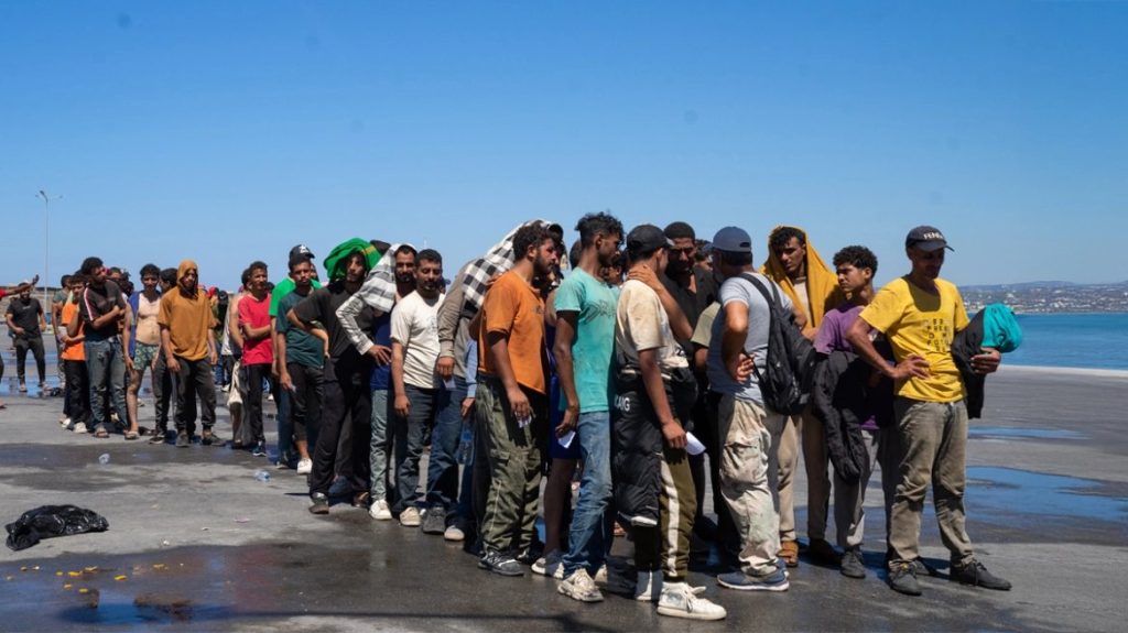 Σάμος: Λαθρομετανάστες διαμαρτύρονται γιατί δεν μπορούν να εγκαταλείψουν τον καταυλισμό