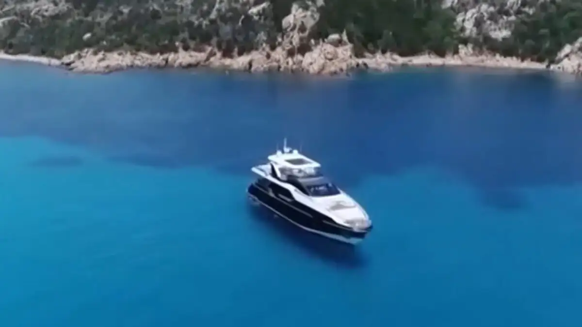 Στη βόρεια Εύβοια εθεάθη το υπερπολυτελές γιοτ του Κ.Ρονάλντο – Ποια παραλία επέλεξε για το μπάνιο του (φωτο)