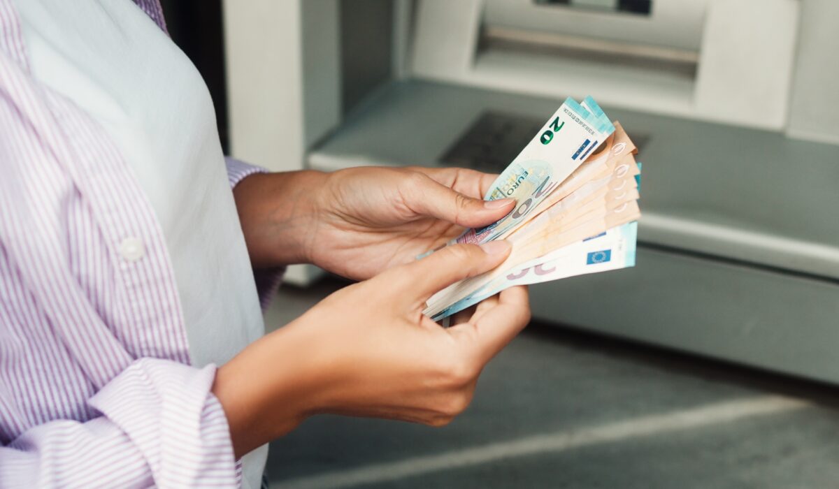 ΔΥΠΑ: Ξεκίνησε η υποβολή αιτήσεων για το επίδομα 750 ευρώ σε 170.000 εργαζόμενους και ανέργους