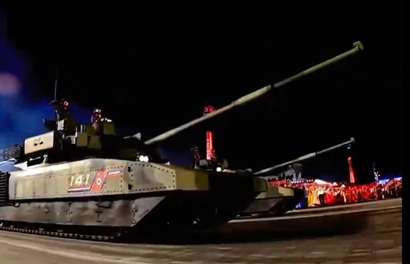Εντυπωσιακή στρατιωτική παρέλαση στην Βόρεια Κορέα – Η χώρα είναι μία από τις επτά πιο ισχυρές του πλανήτη!