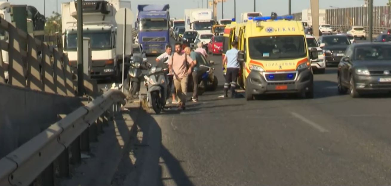 Σοβαρό τροχαίο με τέσσερις τραυματίες στον Κηφισό