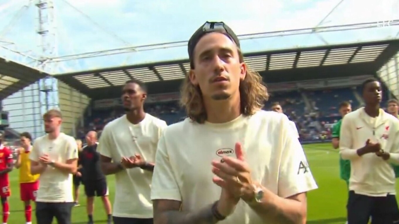 Κώστας Τσιμίκας: Τραγούδησε συγκινημένος με τους οπαδούς το σύνθημα για τον Ν.Ζότα – Δείτε φωτογραφίες