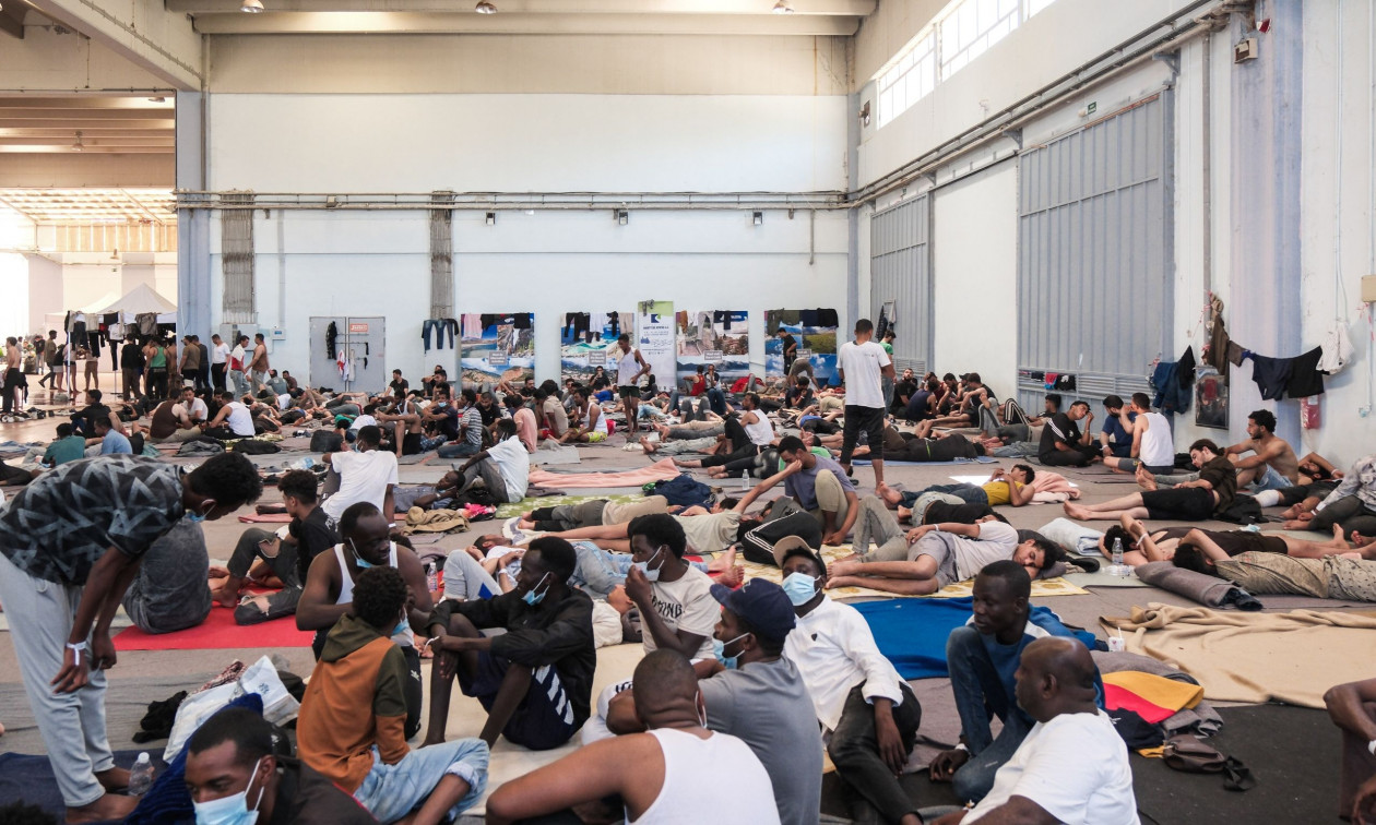 Δεν έχουν τέλος οι τσακωμοί παράνομων μεταναστών στο κέντρο της Αθήνας (βίντεο)