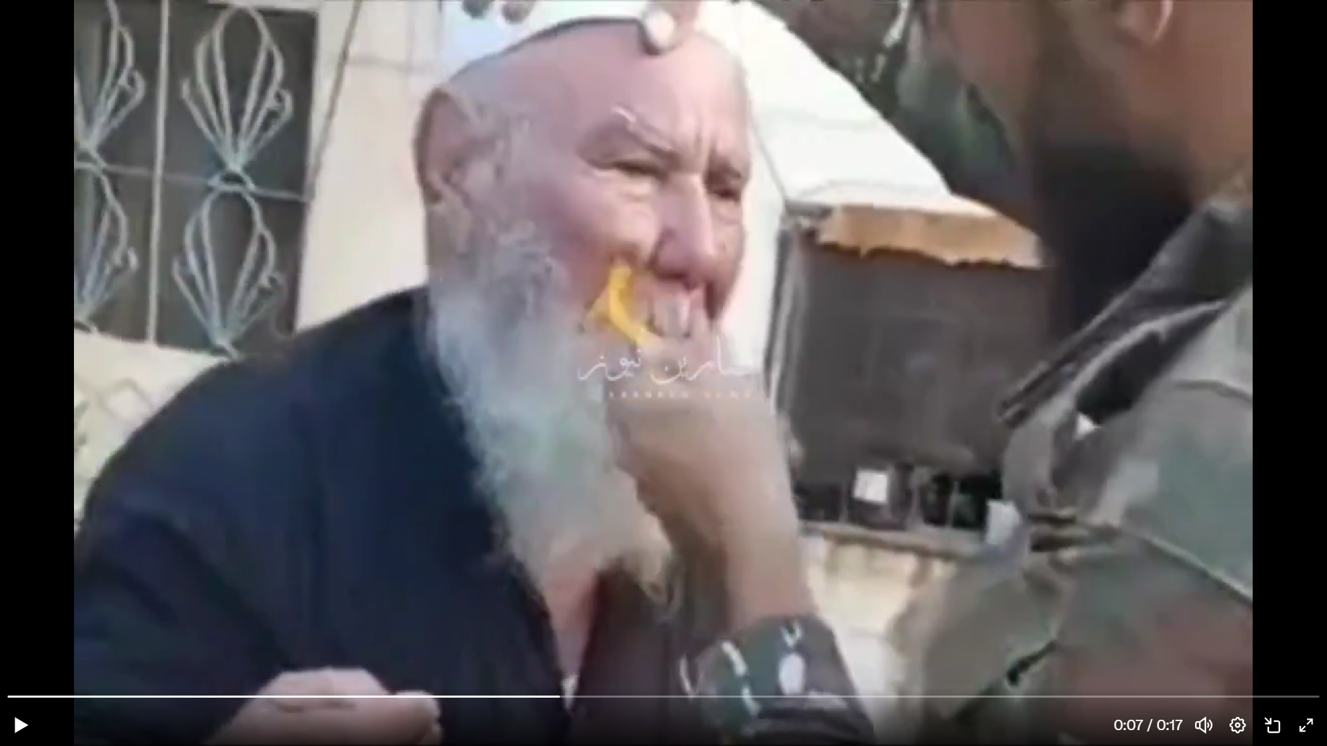 Συρία: Κυβερνητικοί στρατιώτες ξυρίζουν το μουστάκι από Δρούζο γιατί δεν είναι σουνίτης (βίντεο)