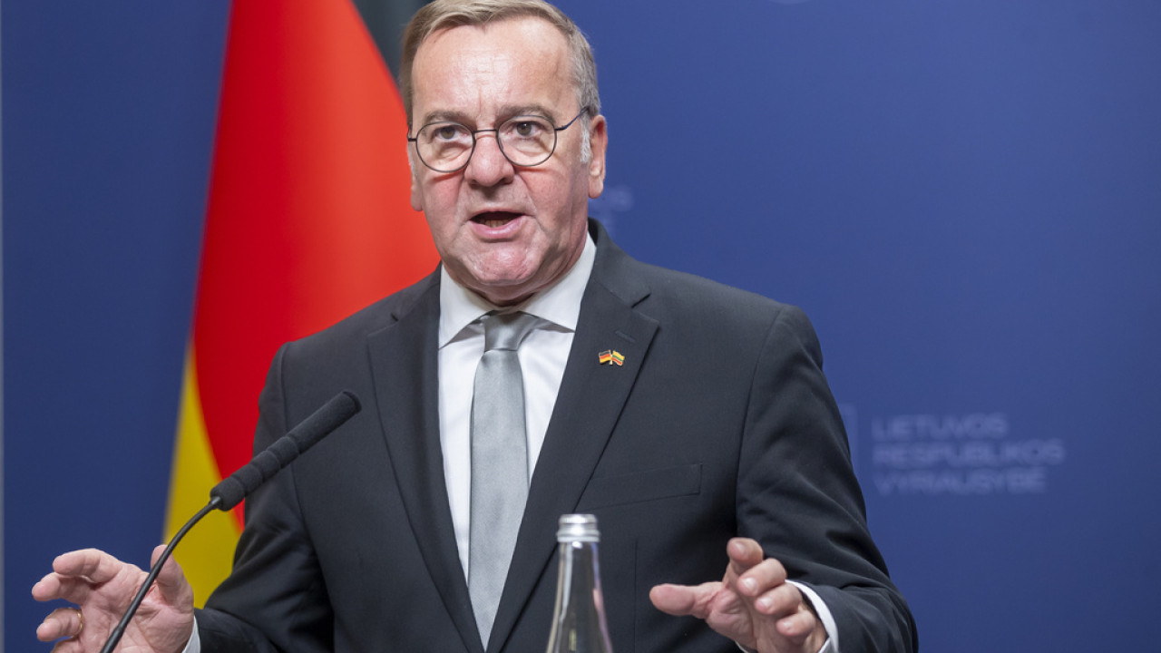 Γερμανός ΥΠΑΜ Μ.Πιστόριους: «Χαιρετίζουμε την στρατιωτική στήριξη των ΗΠΑ στην Ουκρανία που θα την πληρώσει η ΕΕ»!