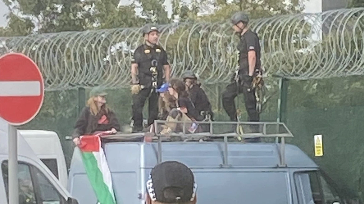 Βρετανία: Φιλοπαλαιστίνιοι ακτιβιστές έριξαν βαν σε φράχτη αμυντικής βιομηχανίας