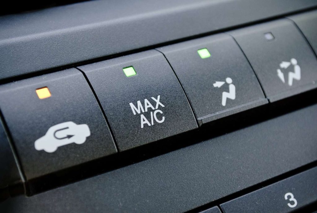 Καλύτερα να μην το πατάς: Το κουμπί στο αυτοκίνητο που μπορεί να επιβραδύνει τη λειτουργία του εγκεφάλου σου