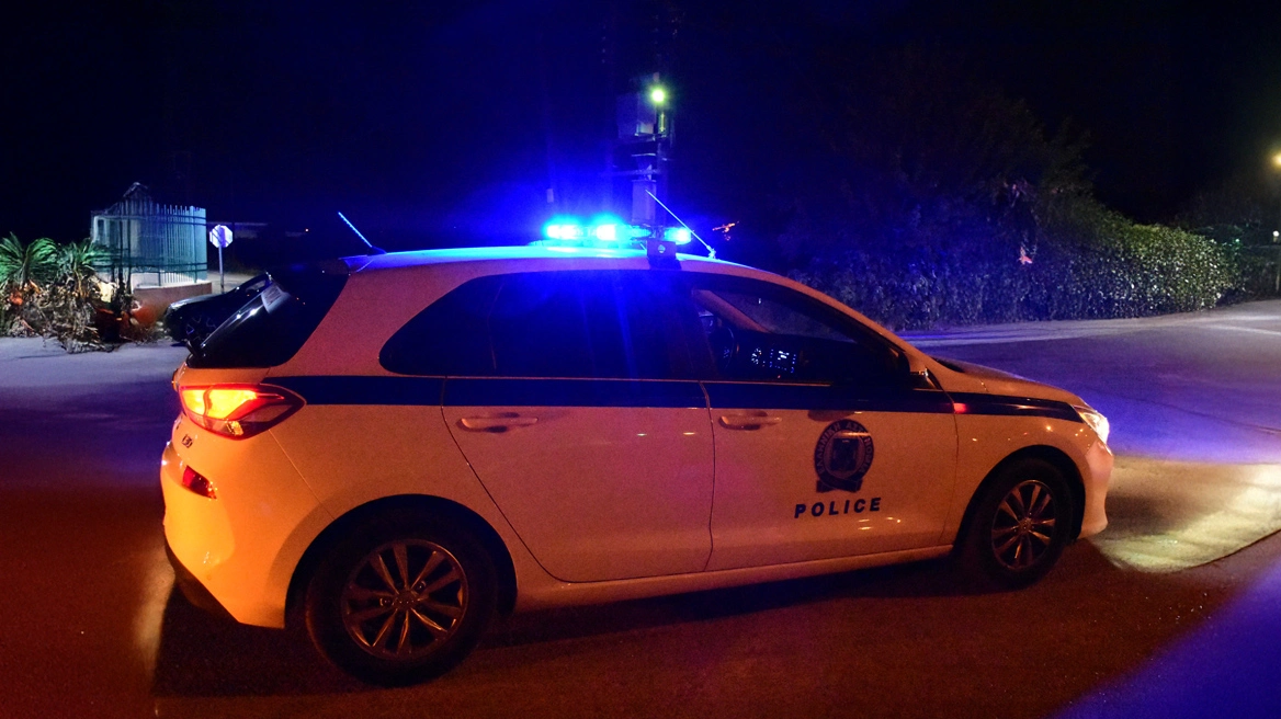 Δυτική Αττική: Άγνωστος έλουσε με βενζίνη και πυρπόλησε το αυτοκίνητο επιχειρηματία