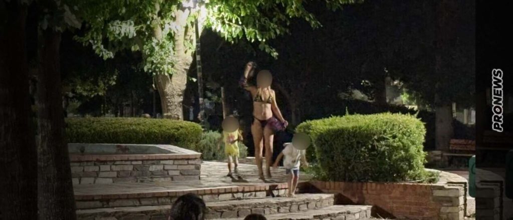 Λάρισα: «Καλλίγραμμη» νεαρή μητέρα γδύθηκε και «βούτηξε» στο σιντριβάνι πάρκου μαζί με τα παιδιά της