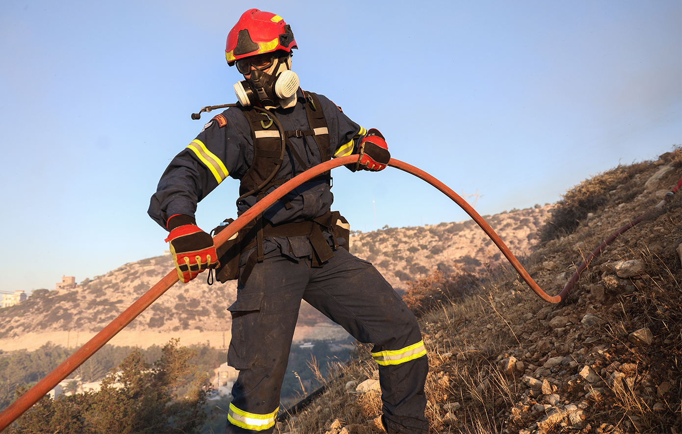 Φωτιά απέναντι από το Άλσος Βεΐκου