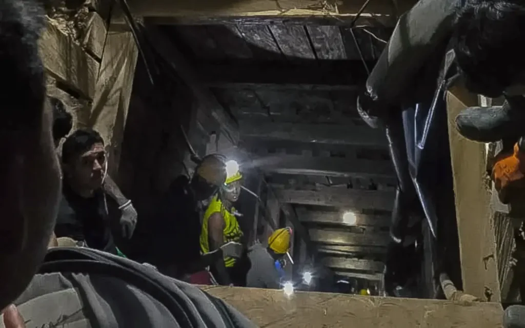 Κολομβία: Σώοι οι 18 μεταλλωρύχοι που είχαν εγκλωβιστεί σε χρυσωρυχείο – Για 18 ώρες ήταν κάτω από τη γη (βίντεο)