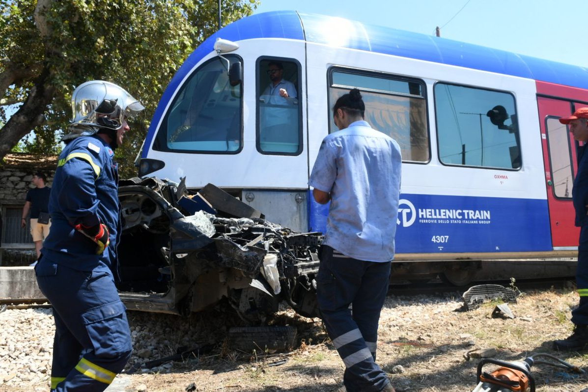Πάτρα: «Θα ανάψω κανένα κεράκι στην Αγία Μαρίνα» λέει ο οδηγός του ΙΧ που συγκρούστηκε με συρμό του Προαστιακού