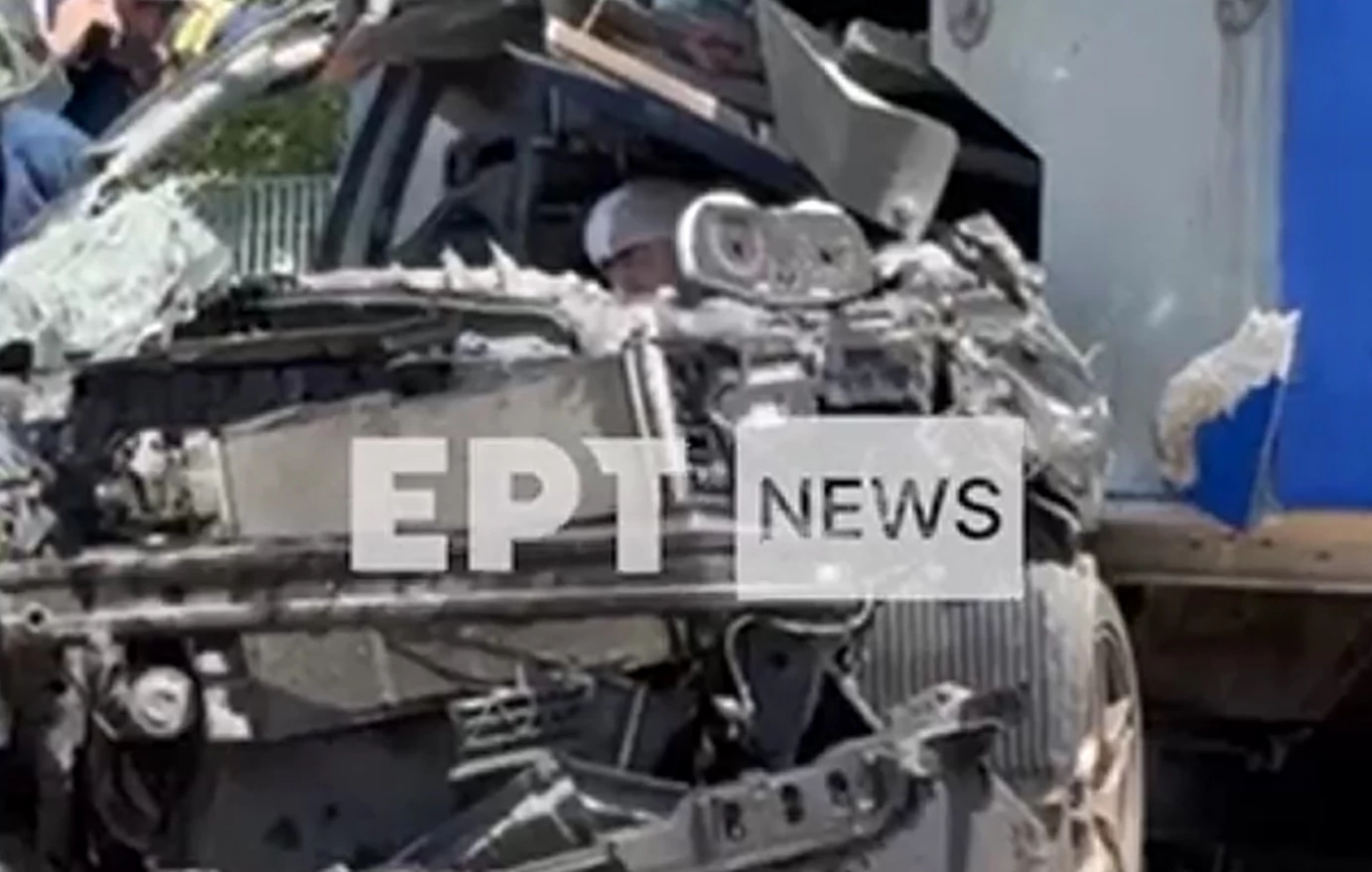 Βίντεο ντοκουμέντο δείχνει τον οδηγό που έπεσε στον συρμό του προαστιακού στην Πάτρα – Συνομιλεί με τους διασώστες