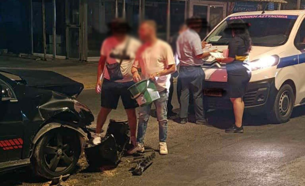 Σφοδρή σύγκρουση αυτοκινήτων στην Αρτέμιδα – Δείτε φωτογραφίες