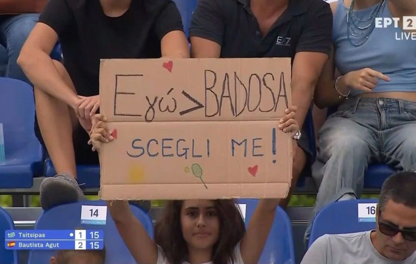 Στέφανος Τσιτσιπάς: Το απίστευτο πλακάτ που σήκωσε Ιταλίδα φαν για να του τραβήξει την προσοχή