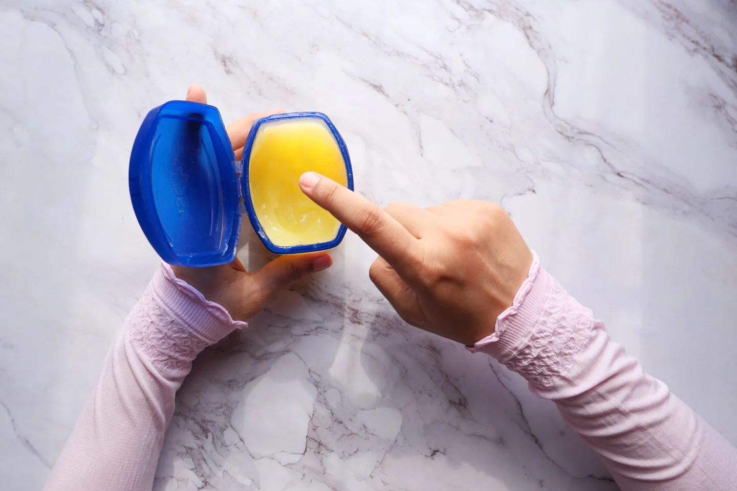 Αυτές είναι οι «άγνωστες» χρήσεις που έχει η βαζελίνη