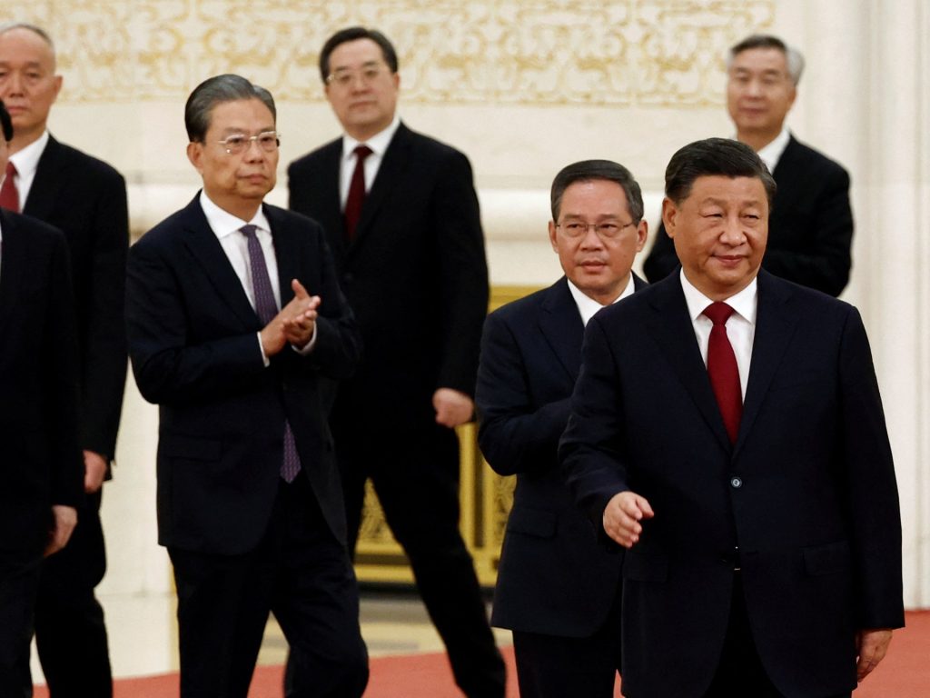 Αναδόμηση των κέντρων εξουσίας στην Κίνα: Ο Σι Ζιπίνγκ «μοιράζεται τα βάρη» και αποκεντρώνει εξουσίες