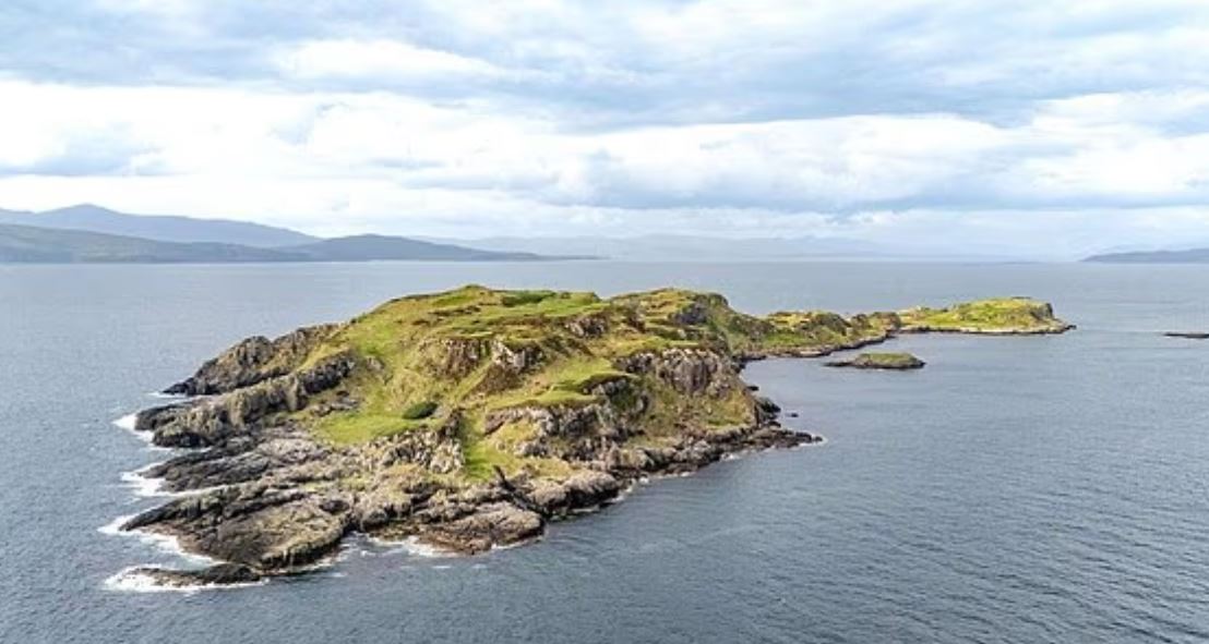 Κι όμως αυτό το νησί πωλείται για 500.000 λίρες: Δείτε πού βρίσκεται (βίντεο)