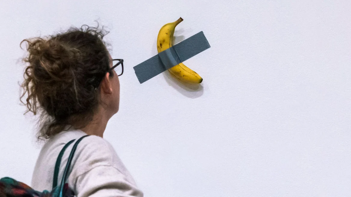 Επισκέπτης δάγκωσε τη μπανάνα… έργο τέχνης του Κατελάν  που είχε αγοραστεί για 6 εκατ.δολάρια