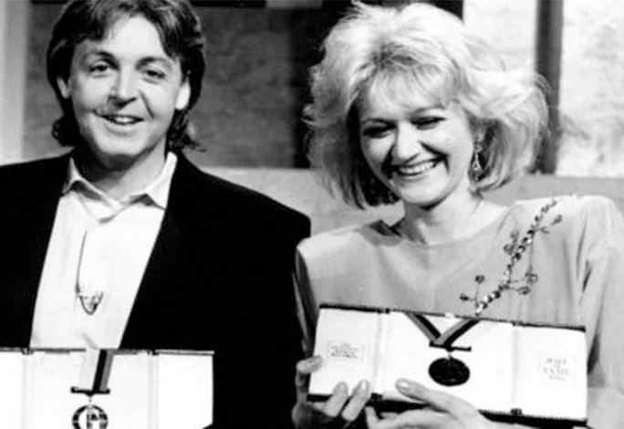 Vesna Vulović: Η γυναίκα που έπεσε από ύψος 10.000 μέτρων χωρίς αλεξίπτωτο και επέζησε! – Πώς τα κατάφερε