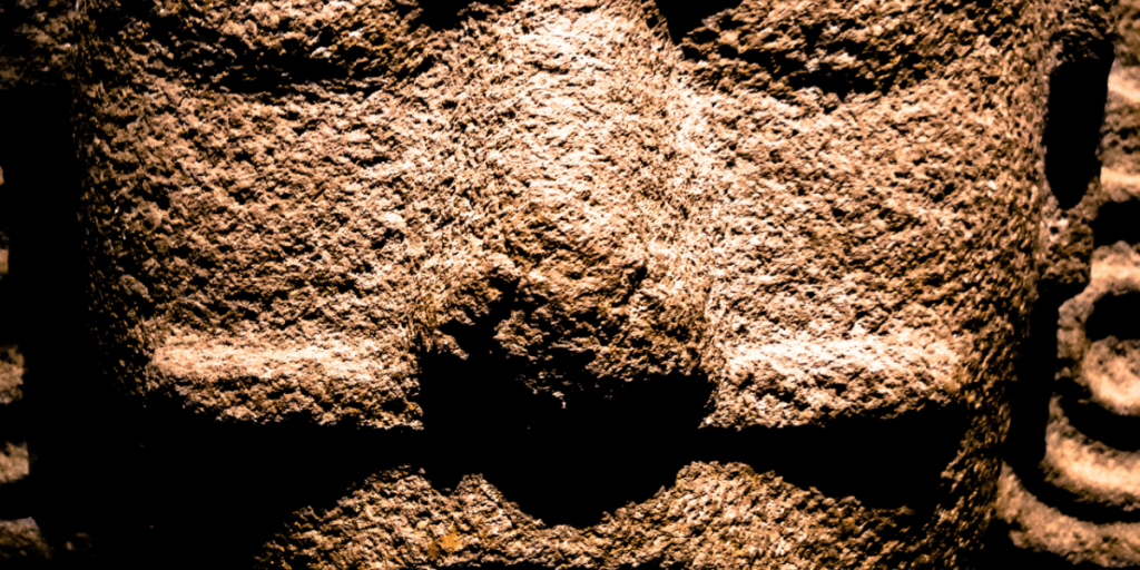 Η αρχαία μπλε μάσκα 600 ετών του θεού της φωτιάς και οι τελετουργικές ανθρωποθυσίες των Αζτέκων