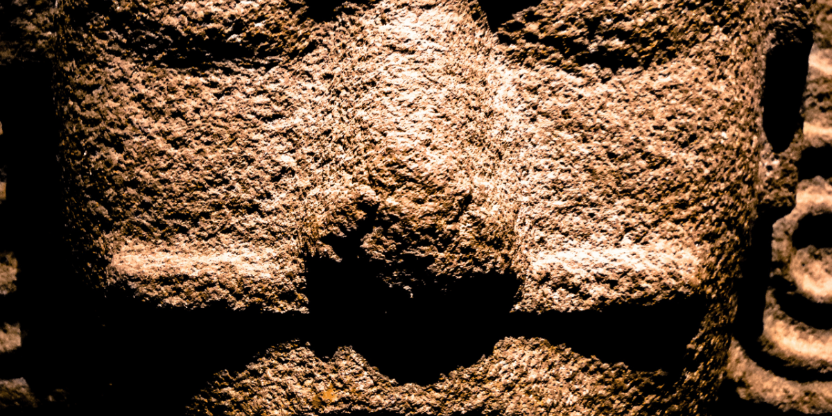 Η αρχαία μπλε μάσκα 600 ετών του θεού της φωτιάς και οι τελετουργικές ανθρωποθυσίες των Αζτέκων