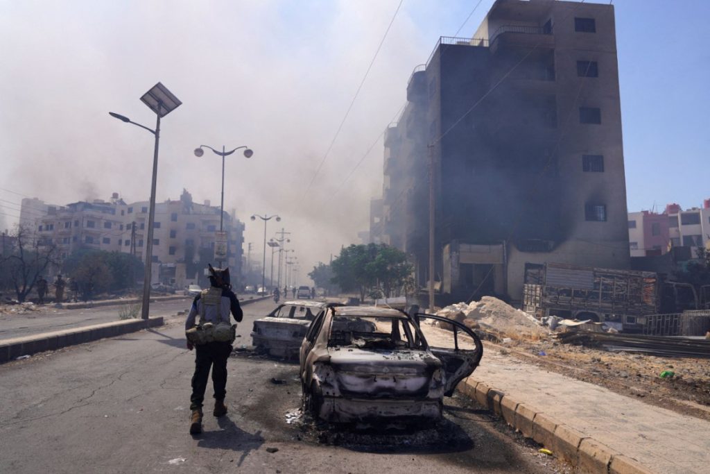 Πάνω από 1.000 οι νεκροί από τις συγκρούσεις στη νότια Συρία