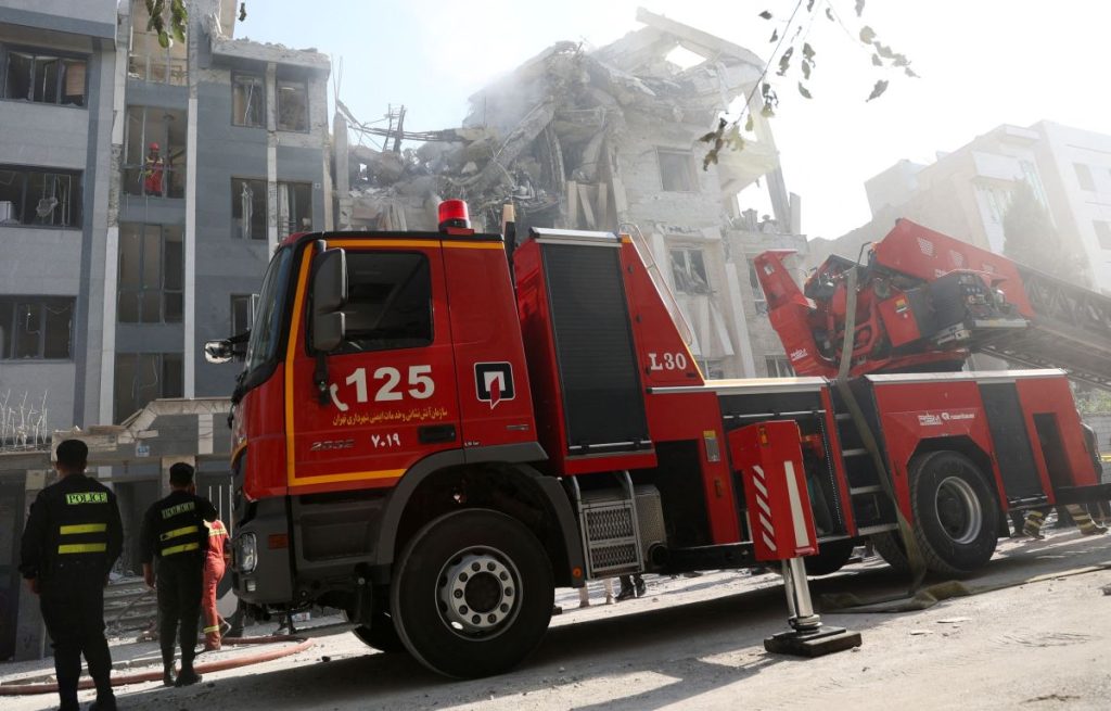 Ιράν: Μεγάλη φωτιά σε εργοστάσιο πετρελαϊκών προϊόντων στην πόλη Ισφαχάν (βίντεο)