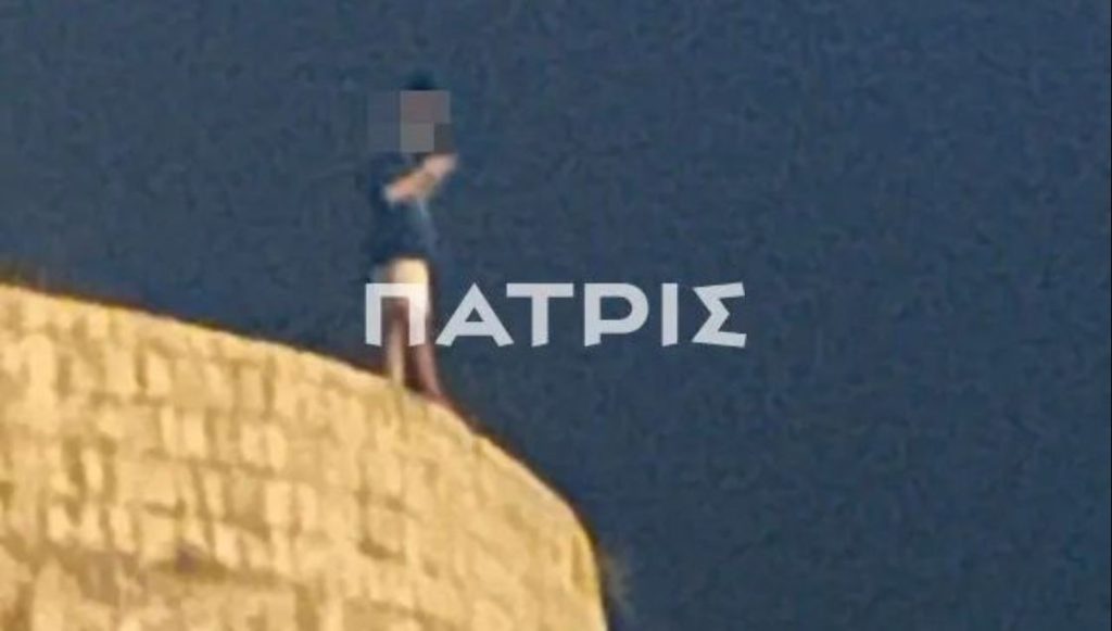 Αναστάτωση στο Ηράκλειο: Νεαρός περπατούσε στην άκρη των Ενετικών Τειχών (φωτο)