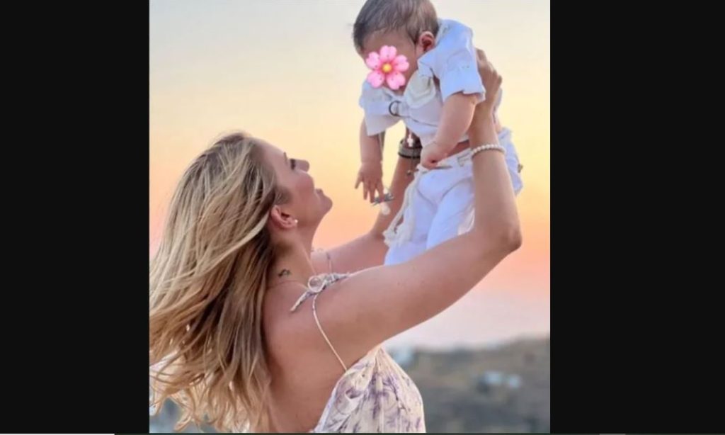 Φωτεινή Πετρογιάννη: Η δημοσιογράφος βάφτισε τον γιο της – «Ευτυχία» (φωτο)