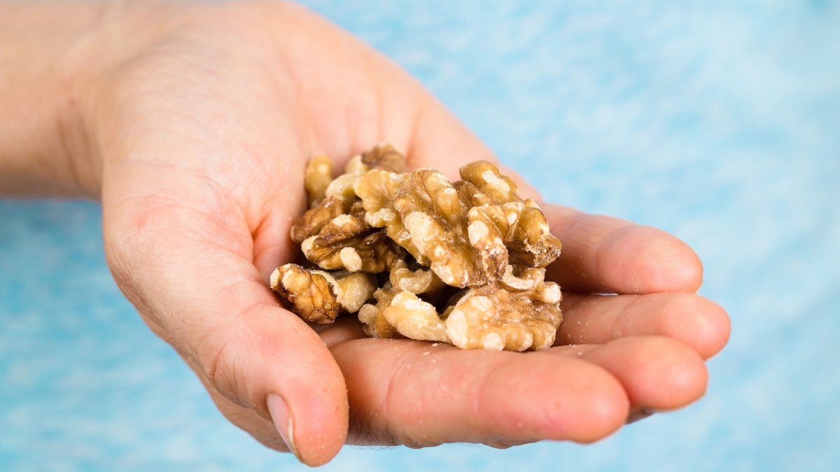 Μελέτη: Λίγα καρύδια κάθε πρωί βελτιώνουν την εγκεφαλική λειτουργία των νέων