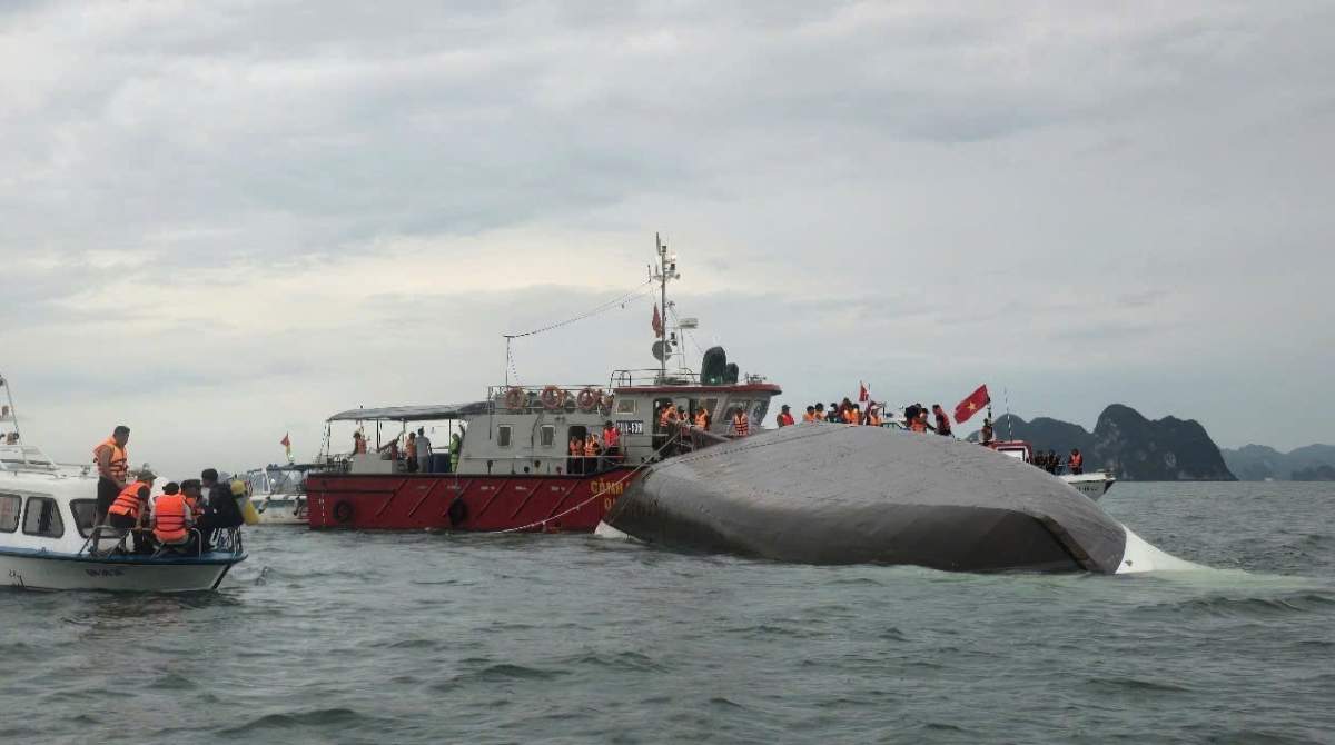 Ναυάγιο τουριστικού πλοίου στο Βιετνάμ: 10χρονος επιβίωσε βρίσκοντας καταφύγιο σε θύλακα αέρα
