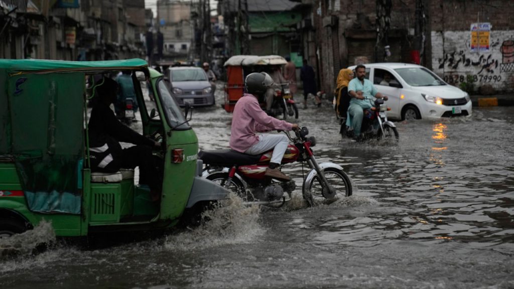 Πακιστάν: Τουλάχιστον 3 νεκροί και 15 αγνοούμενοι μετά από κατολισθήσεις (βίντεο)