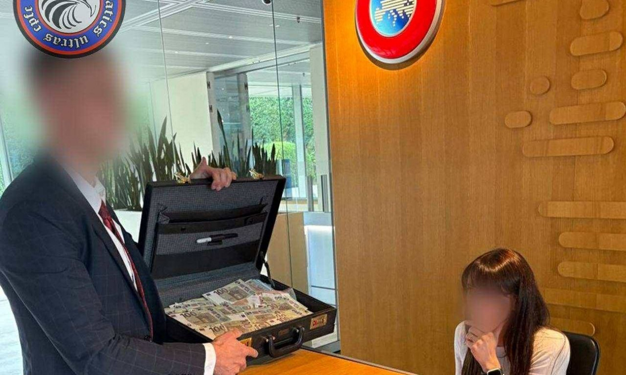 Με… πλαστά χρήματα σε βαλίτσες μπήκαν οπαδοί της Κρίσταλ Πάλας στα γραφεία της UEFA – Δείτε φωτογραφίες