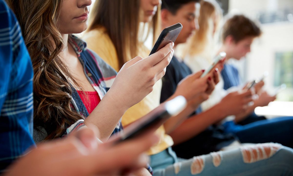 Τα παιδιά που αποκτούν smartphones πριν από την ηλικία των 13 ετών αντιμετωπίζουν σοβαρά ψυχολογικά προβλήματα