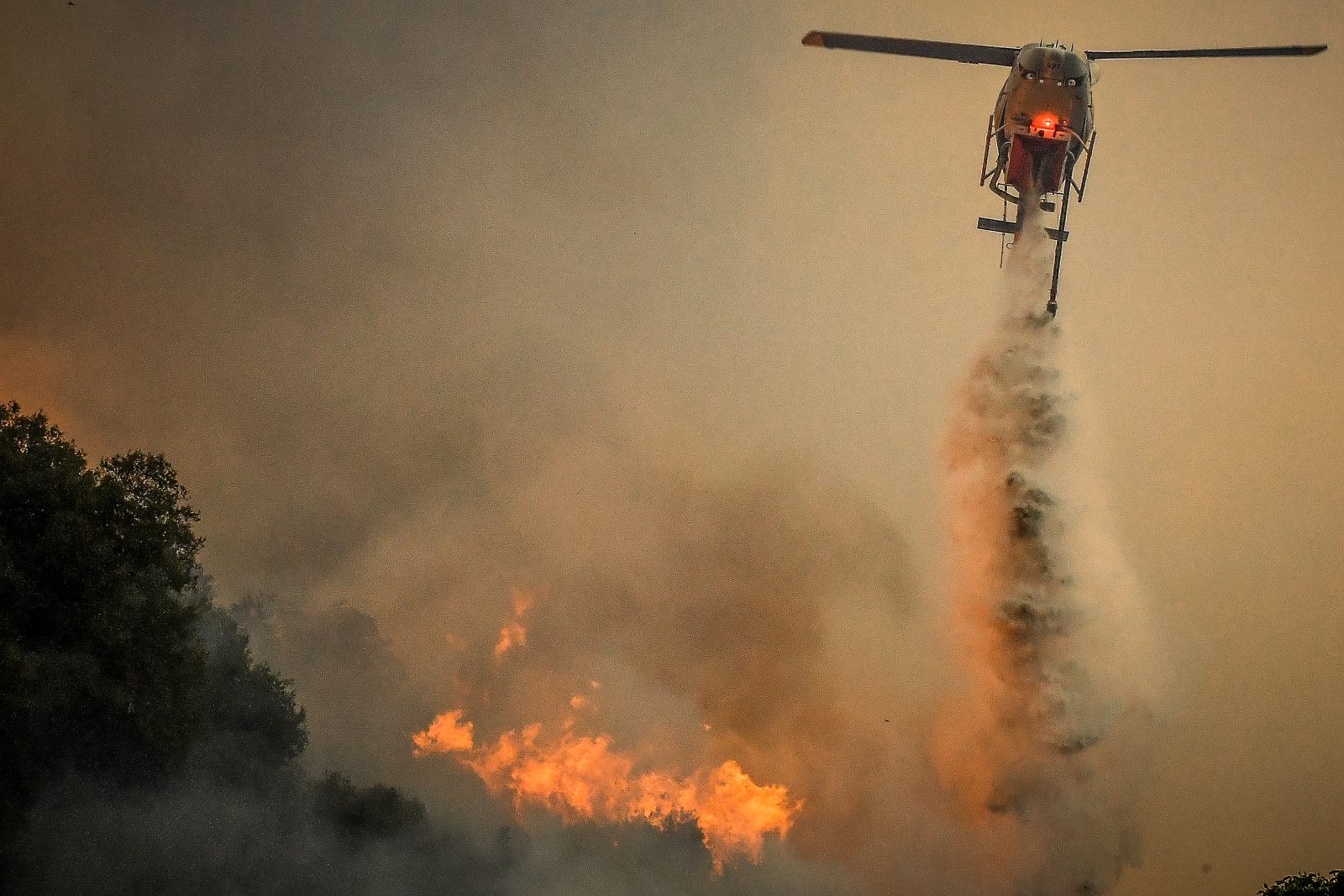 Φενεός Κορινθίας: Δίωξη σε βαθμό κακουργήματος στους δύο συλληφθέντες για τη μεγάλη φωτιά