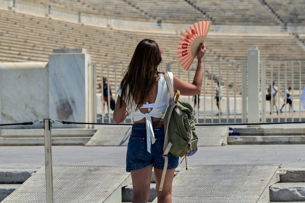 Η ΕΜΥ επικαιροποίησε το έκτακτο δελτίο για τον καύσωνα: Μέχρι την Κυριακή οι υψηλές θερμοκρασίες