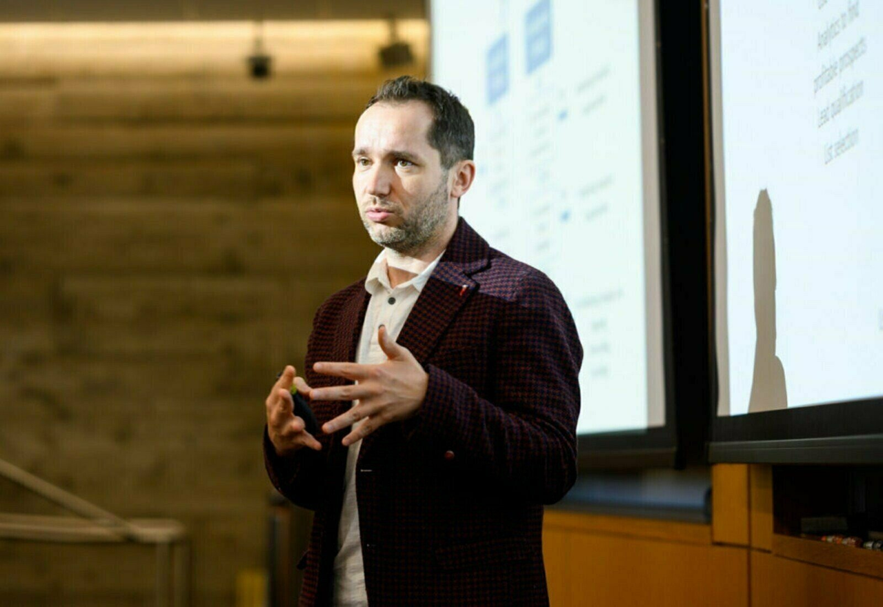 Έγκλημα στην Αγία Παρασκευή: Φωτογραφία ντοκουμέντο λίγο πριν δολοφονηθεί ο Πολωνός καθηγητής