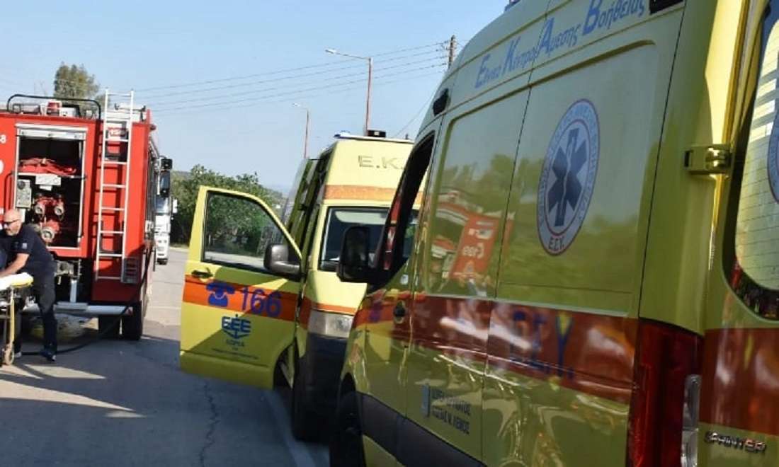 Σφοδρή σύγκρουση ΙΧ με μηχανάκι στις Σέρρες: Στο νοσοκομείο ένας 17χρονος που έπεσε σε σταθμευμένα οχήματα