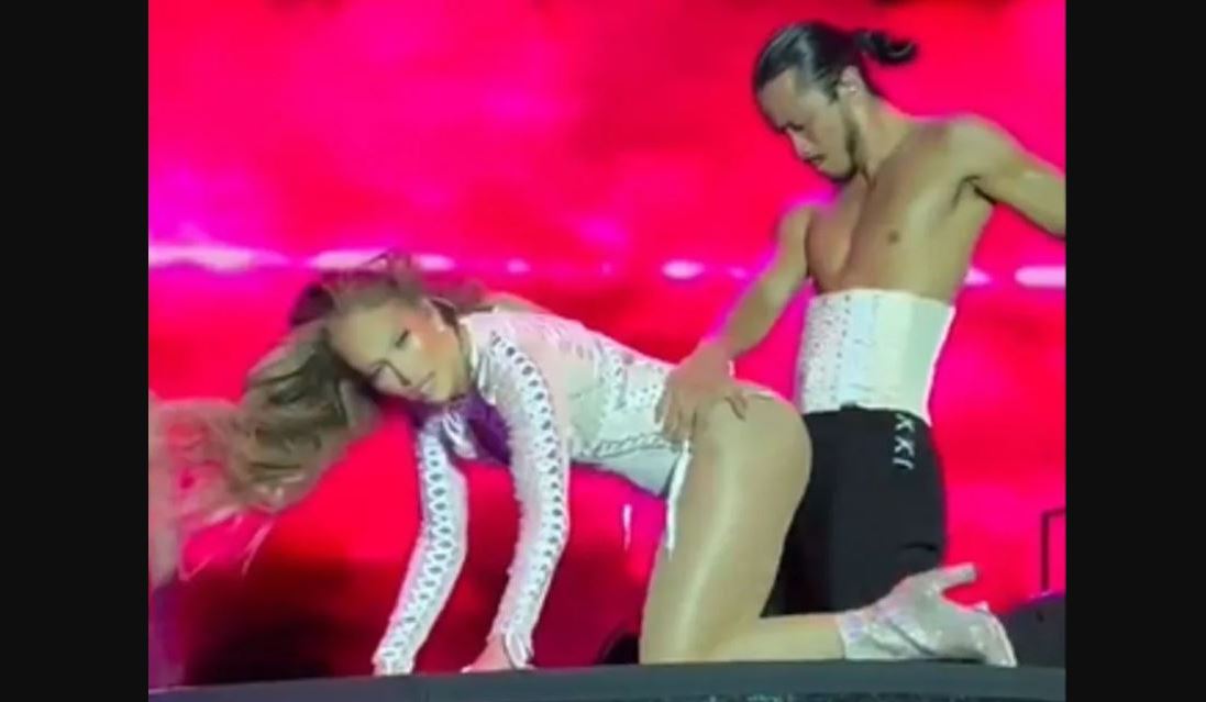 Ξέφυγε η Τζένιφερ Λόπεζ σε περιοδεία της: «Μερικές φορές μου αρέσει… σκληρά και άλλες θέλω ρομαντισμό»