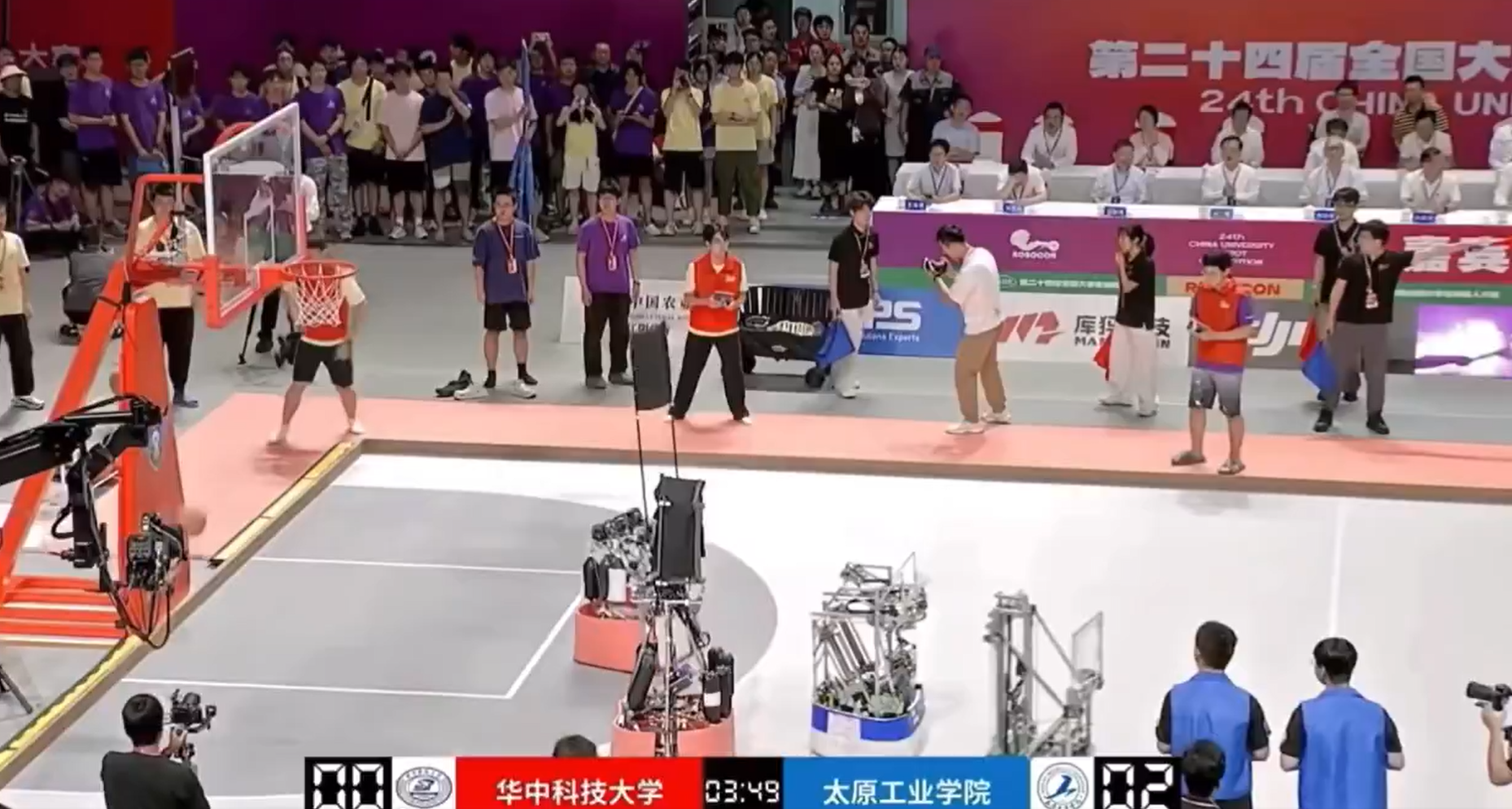Βίντεο: Πραγματοποιήθηκε στην Κίνα το πρώτο παγκόσμιο τουρνουά μπάσκετ μεταξύ ρομπότ