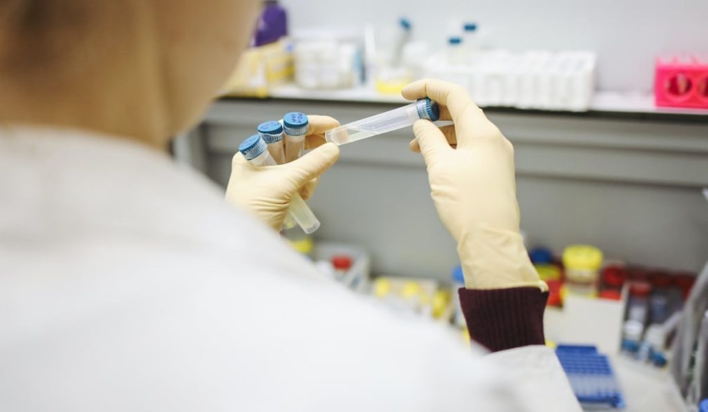 Ρόδο: Βρετανίδα τουρίστρια προσβλήθηκε από βακτηριακή μηνιγγίτιδα – Νοσηλεύεται στην εντατική